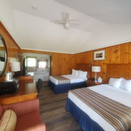 Bayview Lakefront Inn Saint Ignace Exterior photo