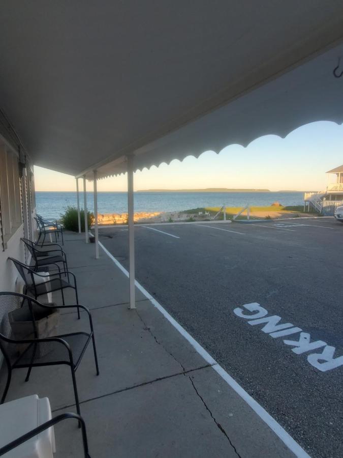 Bayview Lakefront Inn Saint Ignace Exterior photo
