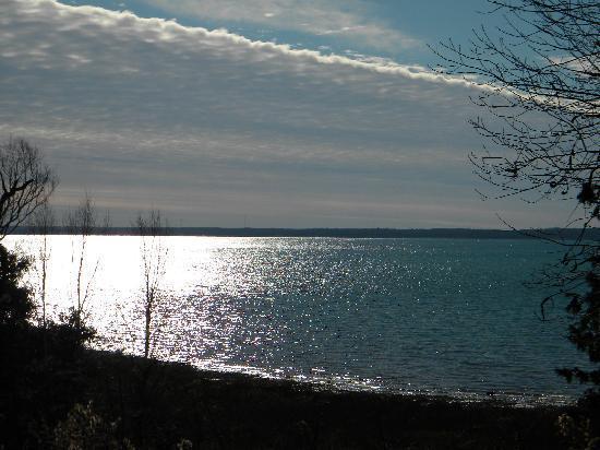 Bayview Lakefront Inn Saint Ignace Exterior photo